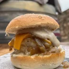 Hamburguesa a la catalana de pollastre