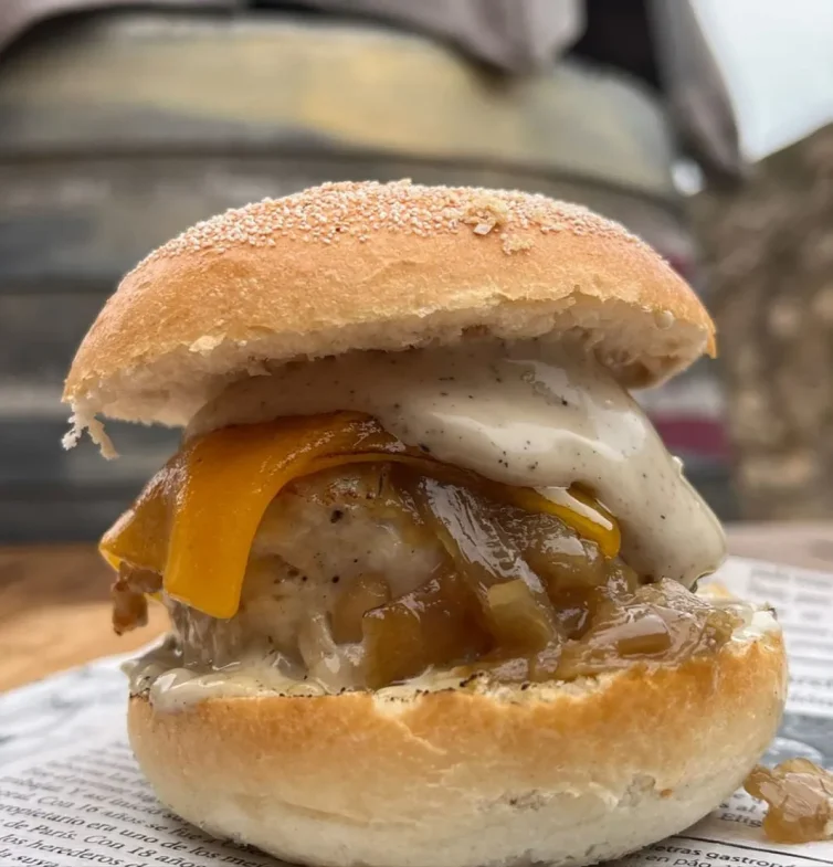 Hamburguesa a la catalana de pollastre