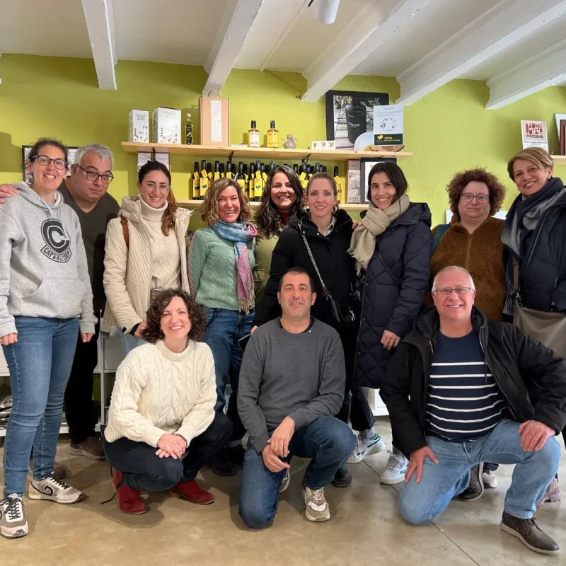 Grupos haciendo Oleoturismo